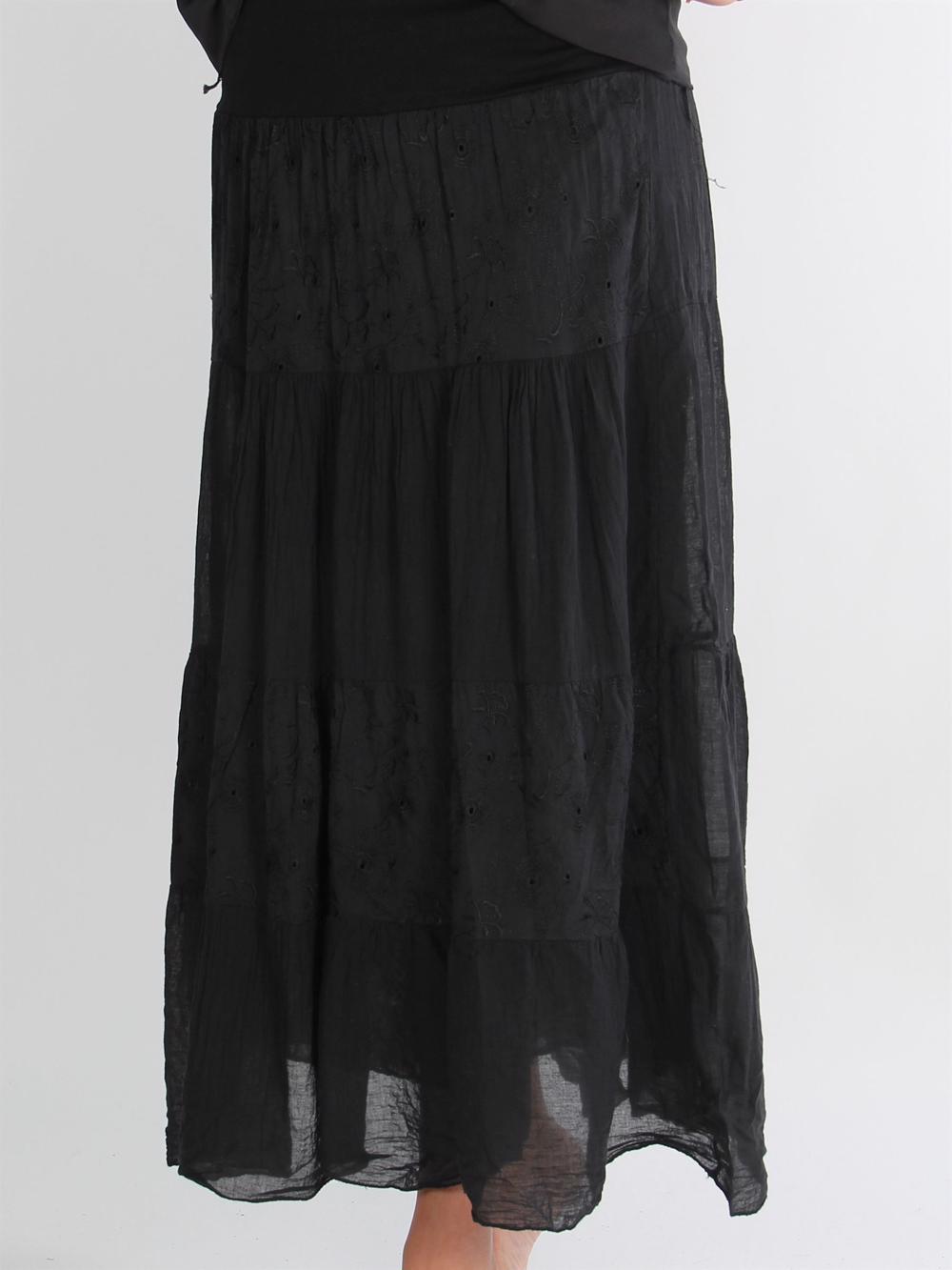 Margot - Beigefarvet lang nederdel med broderet detaljer